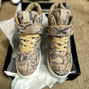 Fashion Nova Hiss and Hers Sneakers Size 10